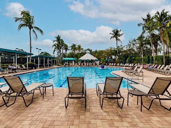 Elegant 3-bedroom 3-bathroom Home in Naples
