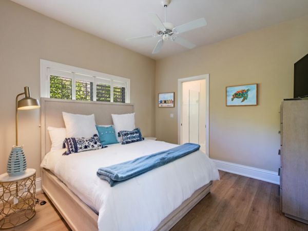 Bayfront Three Bedroom Plus Den Vacation Pool Home