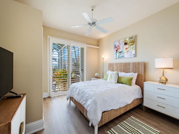 Bayfront Three Bedroom Plus Den Vacation Pool Home