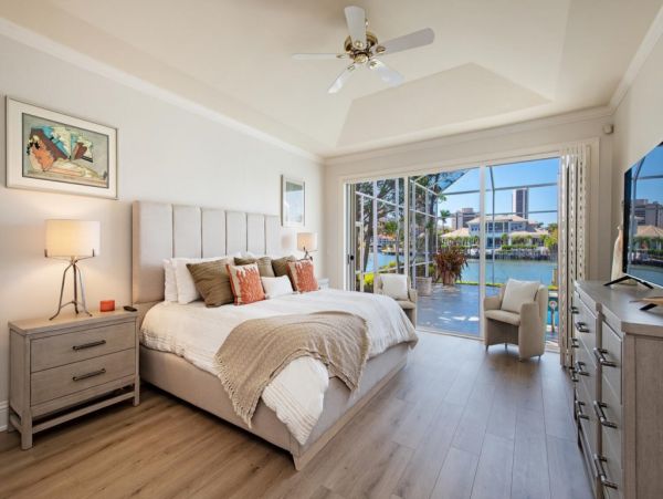 Bayfront Three Bedroom Plus Den Vacation Pool Home