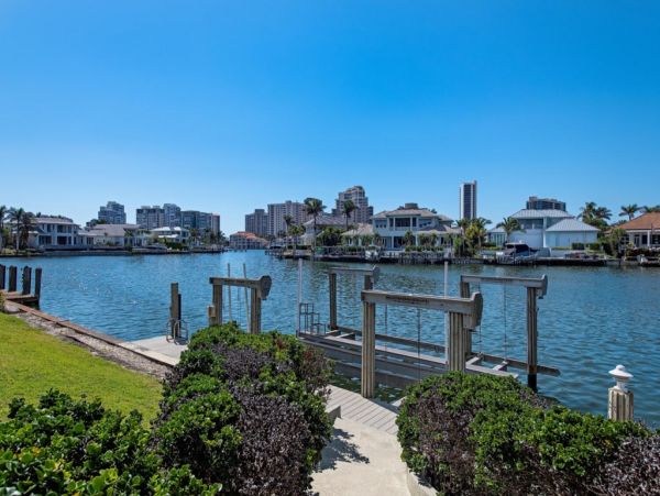 Bayfront Three Bedroom Plus Den Vacation Pool Home