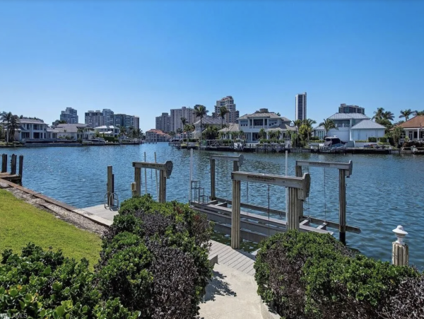 Bayfront Three Bedroom Plus Den Vacation Pool Home