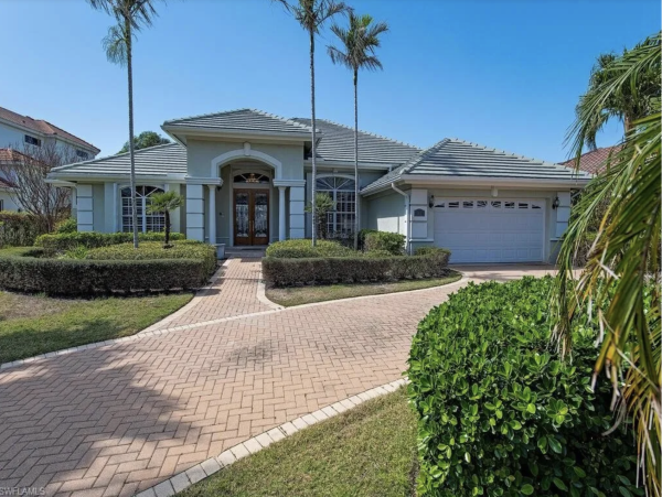 Bayfront Three Bedroom Plus Den Vacation Pool Home