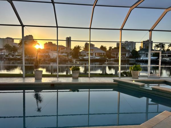 Bayfront Three Bedroom Plus Den Vacation Pool Home