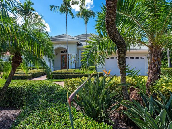 Bayfront Three Bedroom Plus Den Vacation Pool Home