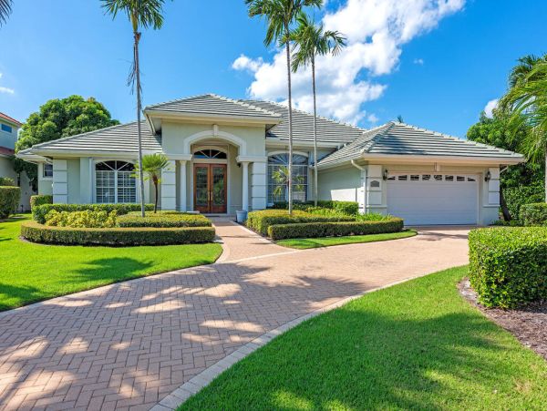 Bayfront Three Bedroom Plus Den Vacation Pool Home