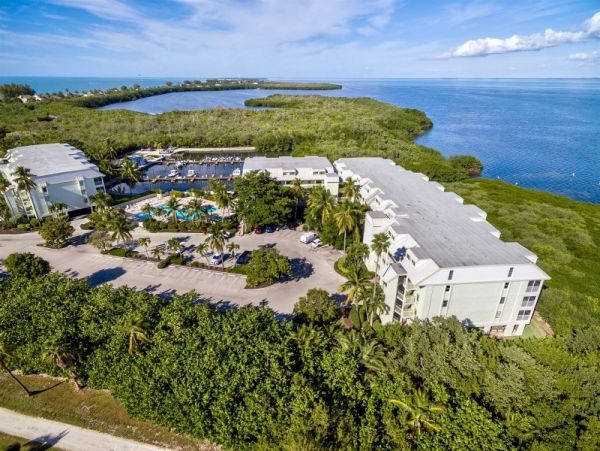 Walk to Beach Captiva Vacation Condo One Bedroom