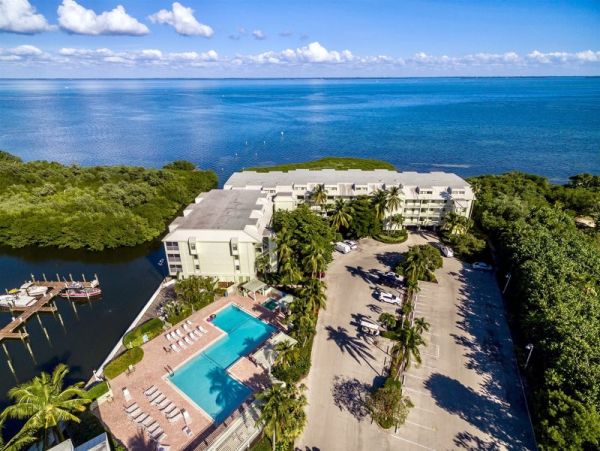 Walk to Beach Captiva Vacation Condo One Bedroom
