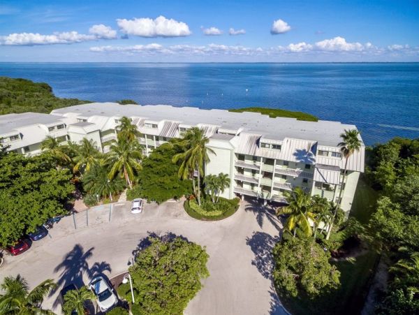 Walk to Beach Captiva Vacation Condo One Bedroom