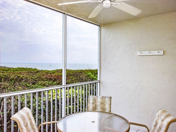 Walk to Beach Captiva Vacation Condo One Bedroom