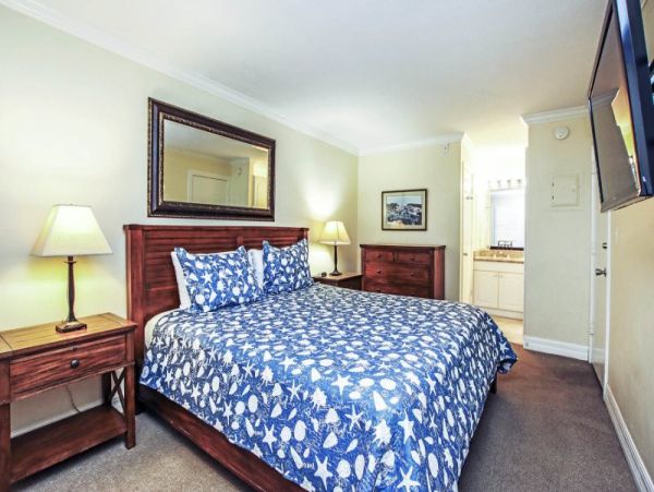 Walk to Beach Captiva Vacation Condo One Bedroom