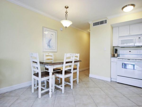 Walk to Beach Captiva Vacation Condo One Bedroom