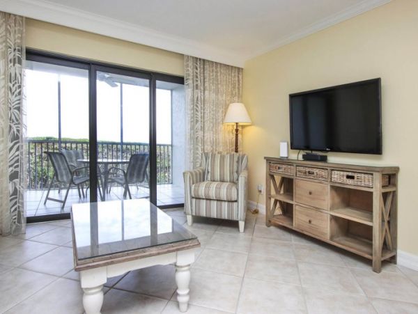 Walk to Beach Captiva Vacation Condo One Bedroom
