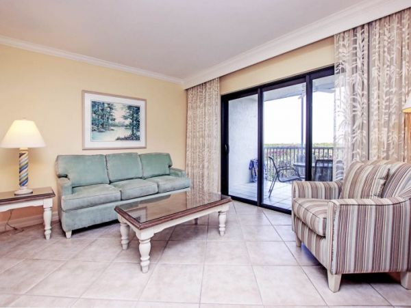 Walk to Beach Captiva Vacation Condo One Bedroom