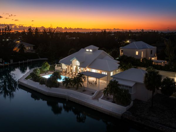 Four Bedroom Luxury Canal Front Rental Villa in Turks and Caicos