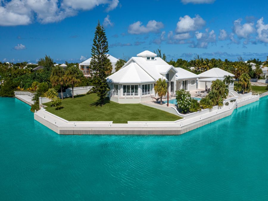 Four Bedroom Luxury Canal Front Rental Villa in Turks and Caicos
