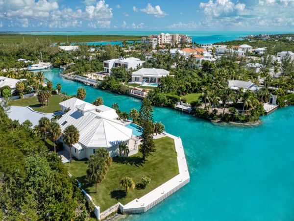Four Bedroom Luxury Canal Front Rental Villa in Turks and Caicos