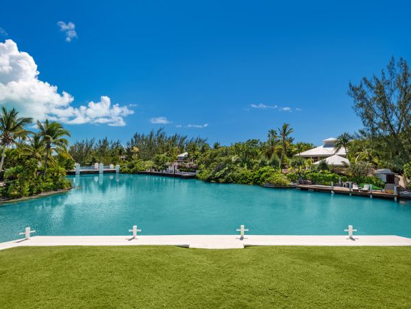 Four Bedroom Luxury Canal Front Rental Villa in Turks and Caicos