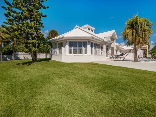 Four Bedroom Luxury Canal Front Rental Villa in Turks and Caicos