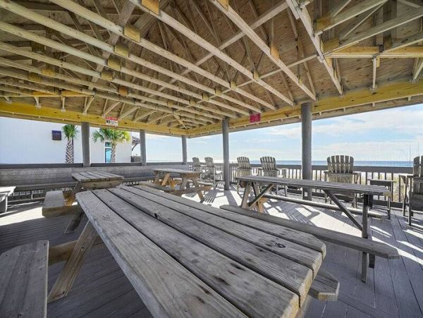 Walk to Beach Vacation Home Sleeps 8 Guests in Miramar