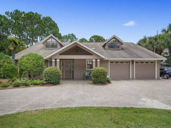 Walk to Beach Vacation Home Sleeps 8 Guests in Miramar