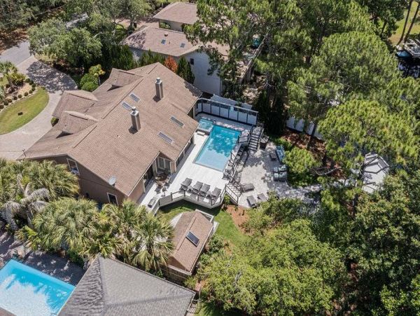 Walk to Beach Vacation Home Sleeps 8 Guests in Miramar