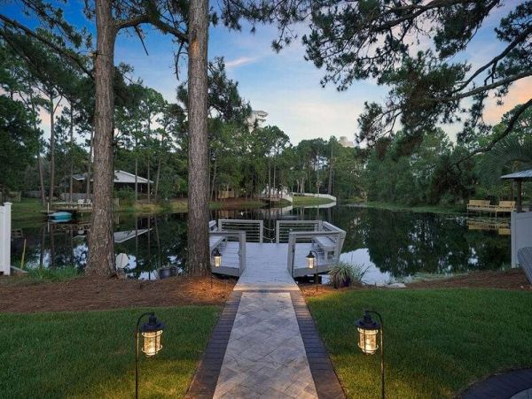 Walk to Beach Vacation Home Sleeps 8 Guests in Miramar