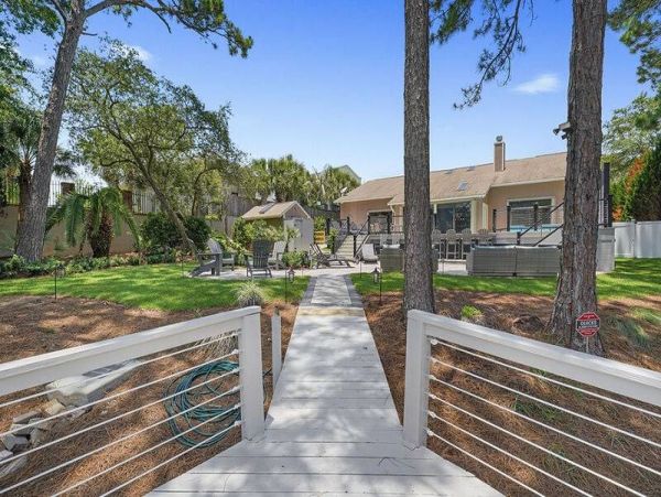 Walk to Beach Vacation Home Sleeps 8 Guests in Miramar