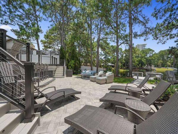 Walk to Beach Vacation Home Sleeps 8 Guests in Miramar