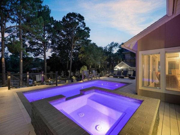 Walk to Beach Vacation Home Sleeps 8 Guests in Miramar