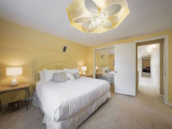Walk to Beach Vacation Home Sleeps 8 Guests in Miramar