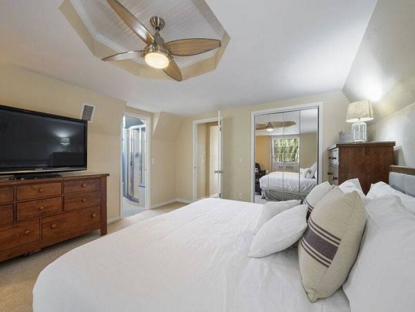 Walk to Beach Vacation Home Sleeps 8 Guests in Miramar