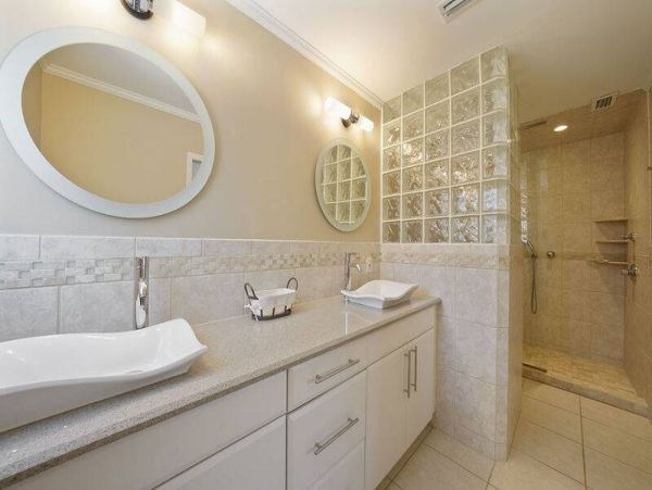 Walk to Beach Vacation Home Sleeps 8 Guests in Miramar