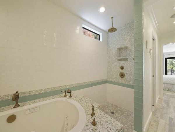 Walk to Beach Vacation Home Sleeps 8 Guests in Miramar