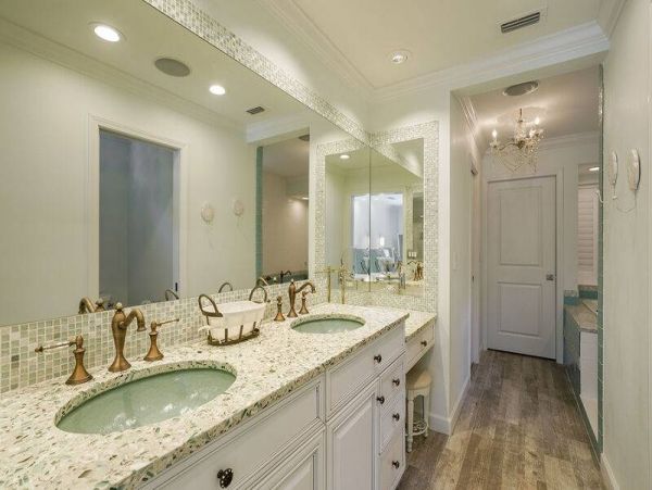 Walk to Beach Vacation Home Sleeps 8 Guests in Miramar