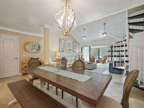 Walk to Beach Vacation Home Sleeps 8 Guests in Miramar