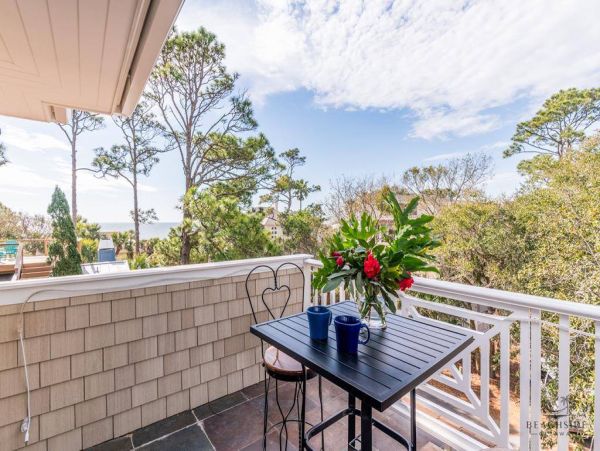 A 4 Bedroom Dream Beach Getaway with Pool Steps to Beach in Hilton Head