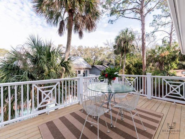 A 4 Bedroom Dream Beach Getaway with Pool Steps to Beach in Hilton Head