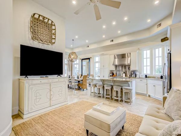 Hilton Head Four Bedroom Stunning House Steps to the Beach