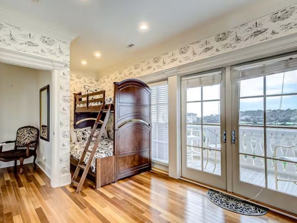 Hilton Head Four Bedroom Stunning House Steps to the Beach