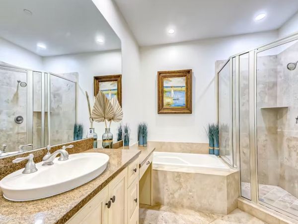 Hilton Head Four Bedroom Stunning House Steps to the Beach