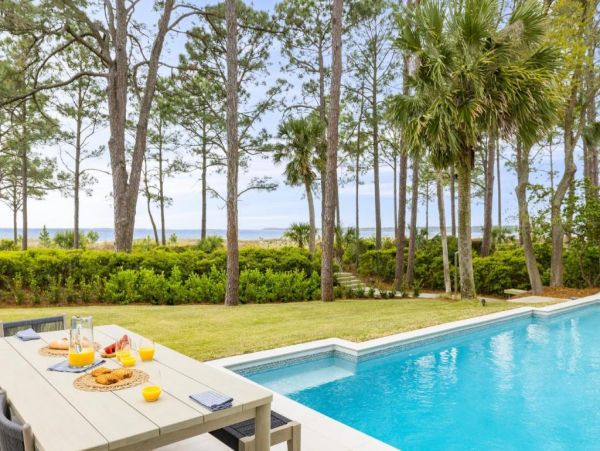 Just on Beach  Vacation Home Sleeps 14 Guests in Hilton Head
