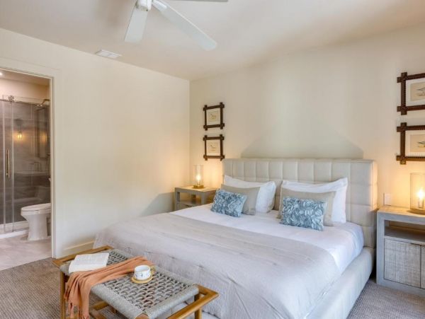 Just on Beach  Vacation Home Sleeps 14 Guests in Hilton Head