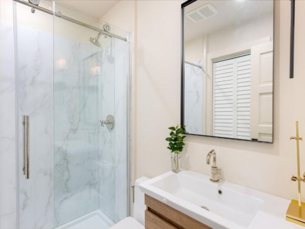 Just on Beach  Vacation Home Sleeps 14 Guests in Hilton Head