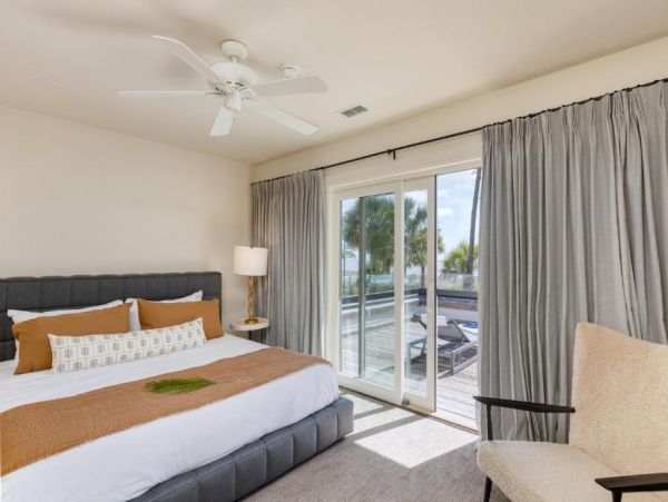 Just on Beach  Vacation Home Sleeps 14 Guests in Hilton Head