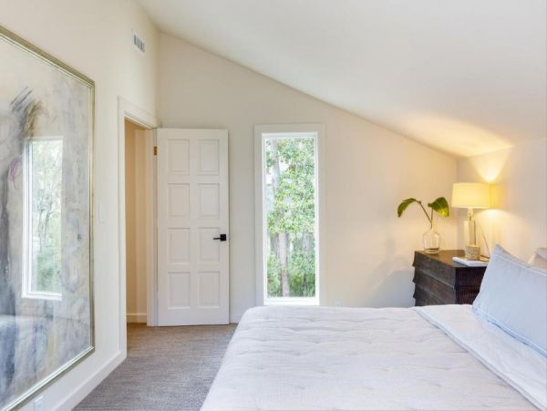 Just on Beach  Vacation Home Sleeps 14 Guests in Hilton Head