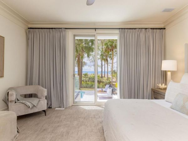 Just on Beach  Vacation Home Sleeps 14 Guests in Hilton Head