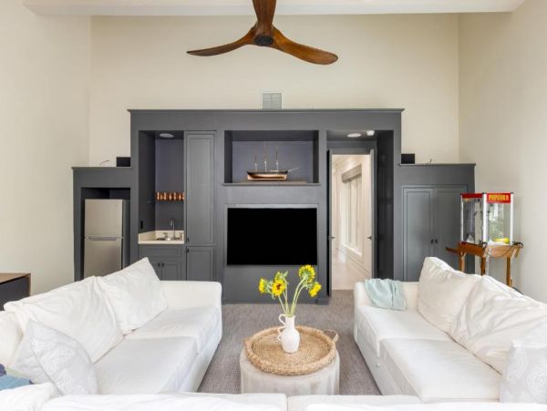 Just on Beach  Vacation Home Sleeps 14 Guests in Hilton Head