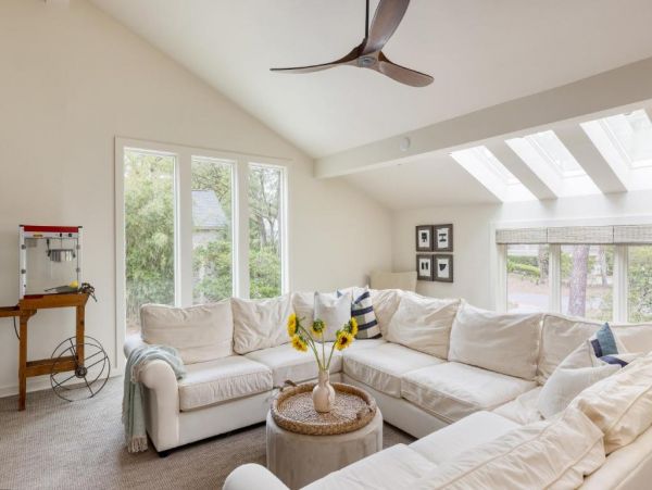 Just on Beach  Vacation Home Sleeps 14 Guests in Hilton Head