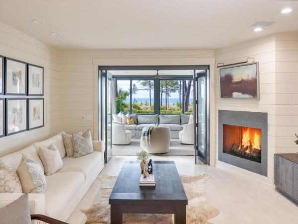 Just on Beach  Vacation Home Sleeps 14 Guests in Hilton Head